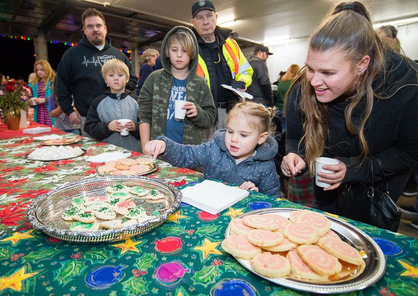 Marcus Larson/News-Register##
Three-year-old Axlleia Rose chooses her favorite cookie during the Amity
tree lighting event.